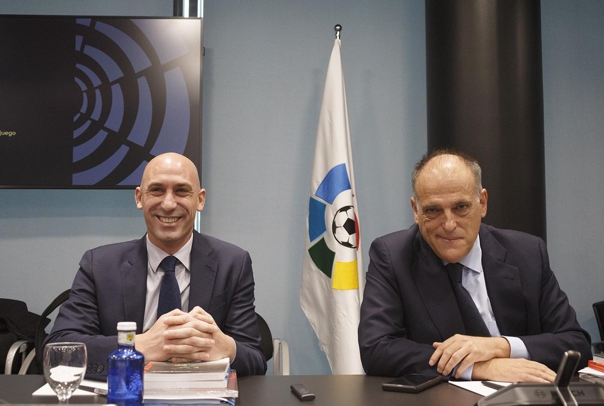 Luis Rubiales y Javier Tebas durante una Asamblea de LaLiga.