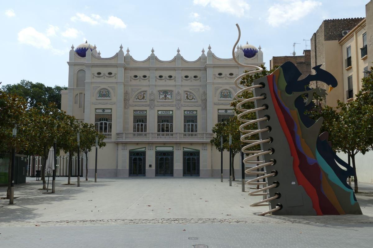 En Imatges | Com ha quedat la façana del Teatre El Jardí després de la renovació?