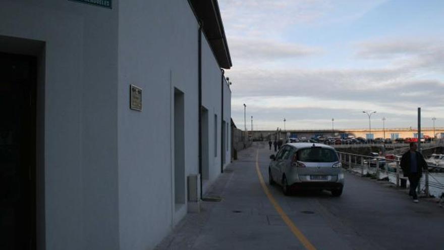 El reformado edificio del Náutico, en el muelle de Candás.