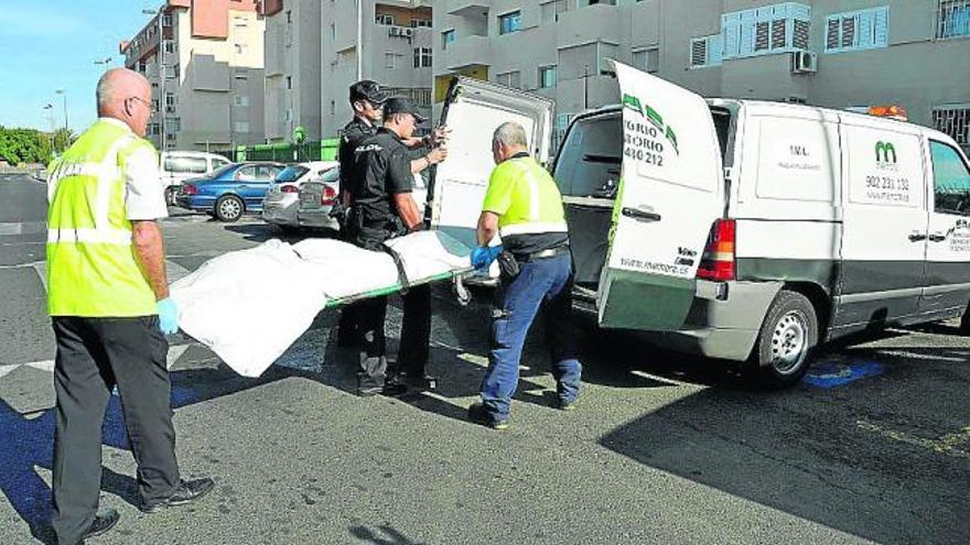 Hallada muerta en su casa con golpes en la cabeza