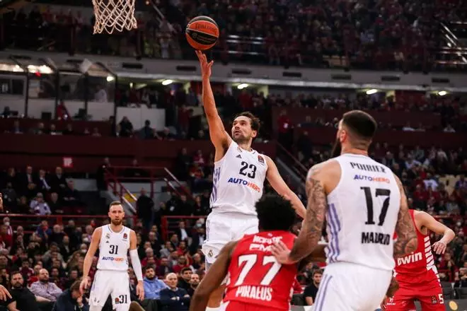 Un pobre Real Madrid paga caros sus errores ante Olympiacos