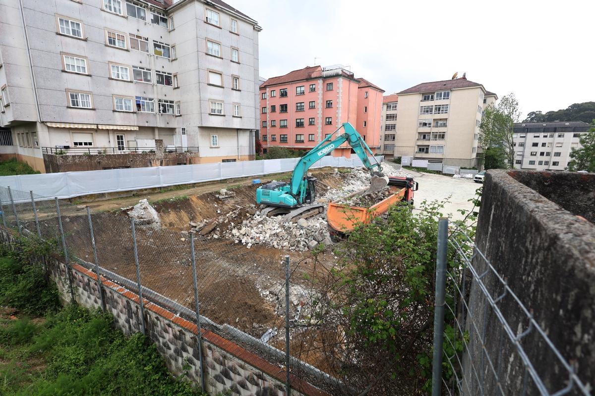 Obras en el pabellón de Monte Porreiro.