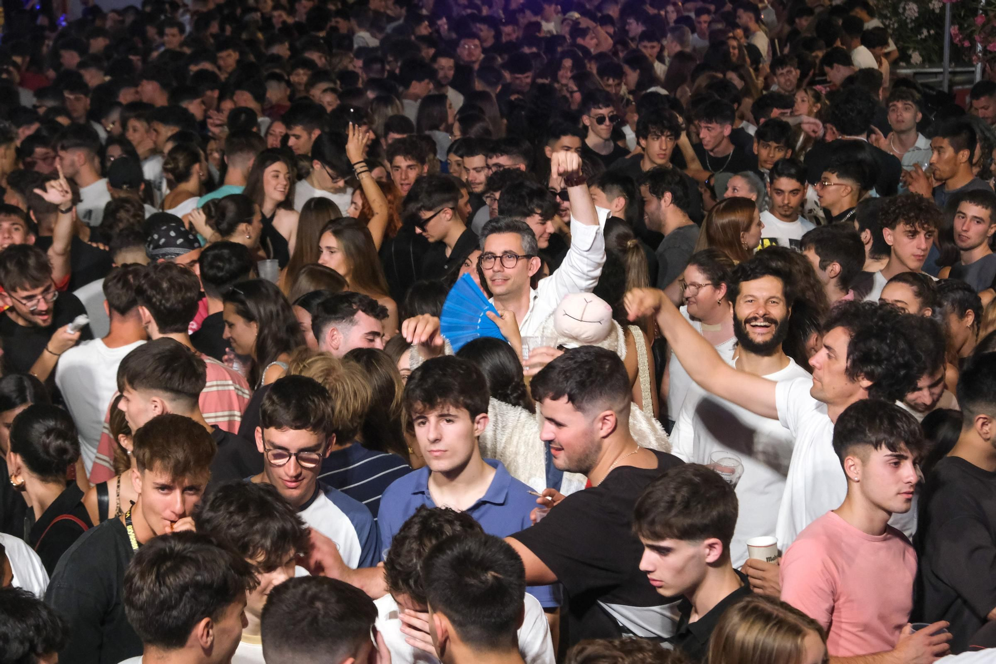 Galería de fotos: así es salir de fiestas en Hogueras de Alicante