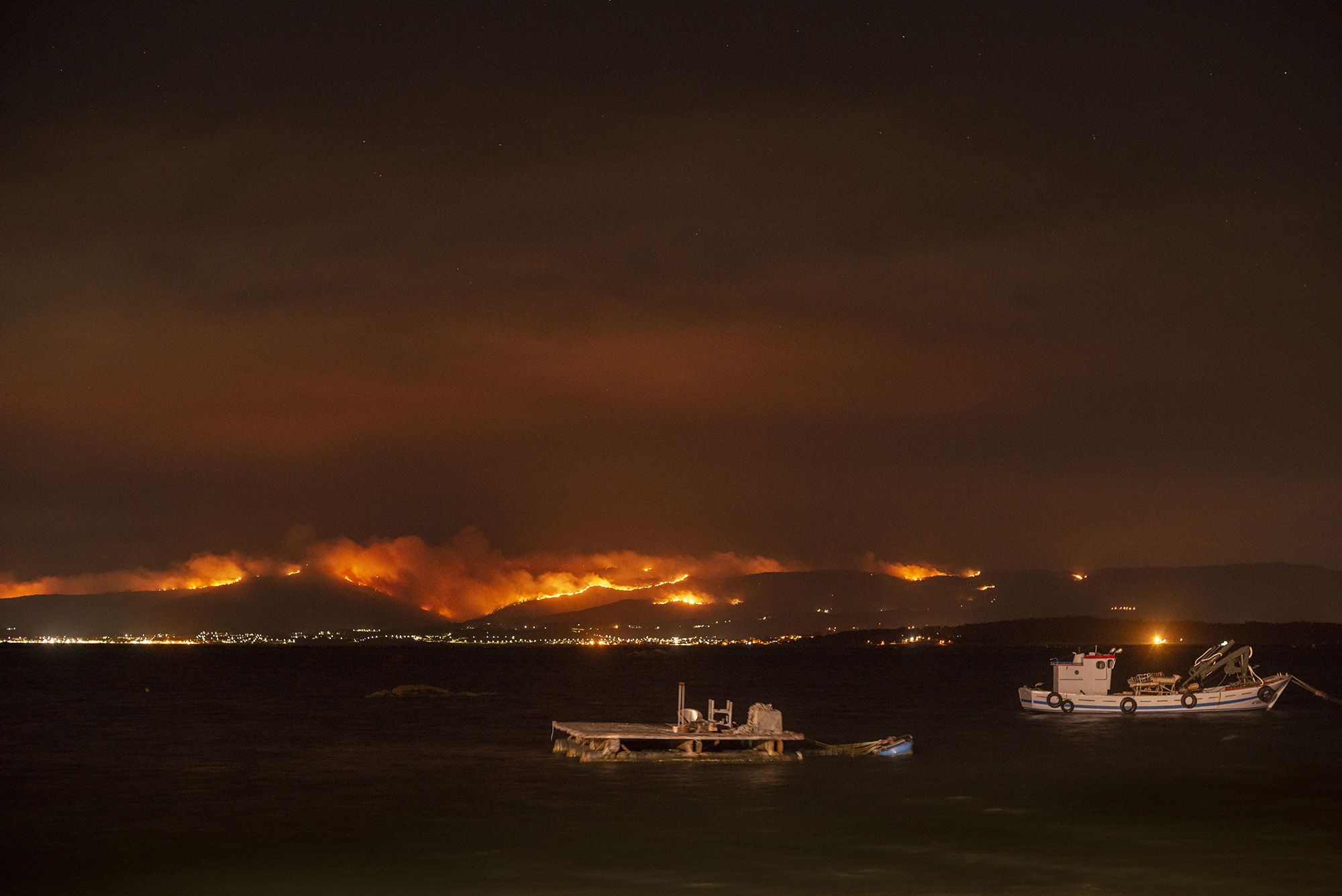 El gran incendio que arrasó Boiro en imágenes