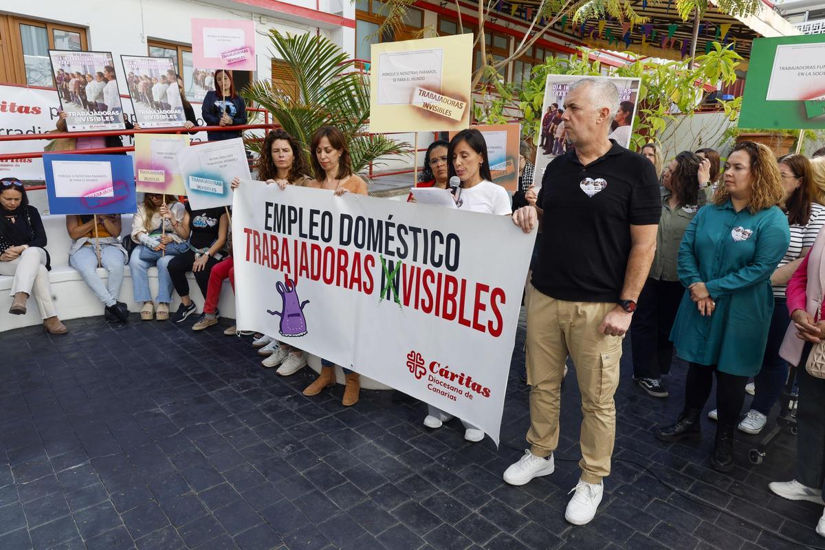 Lectura del manifiesto en la sede de Cáritas de Las Palmas de Gran Canaria.