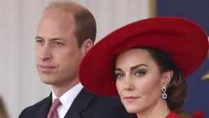 El príncipe Guillermo junto a la princesa de Gales, Kate Middleton, en un acto público en noviembre de 2023
