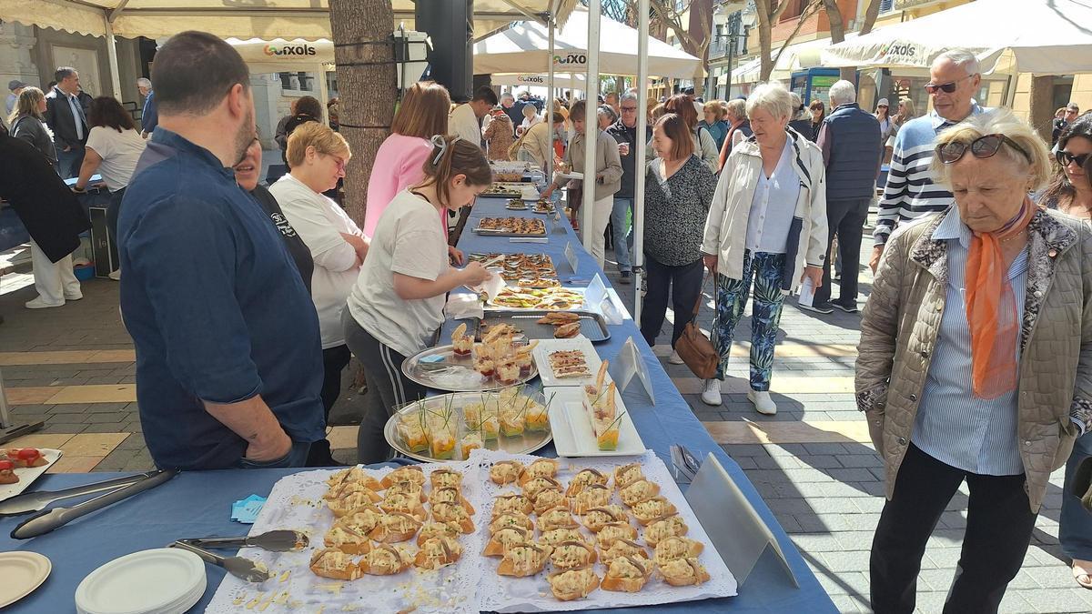 Tastets del Peix Blau Ganxó durant la presentació de la campanya a Sant Feliu de Guíxols.