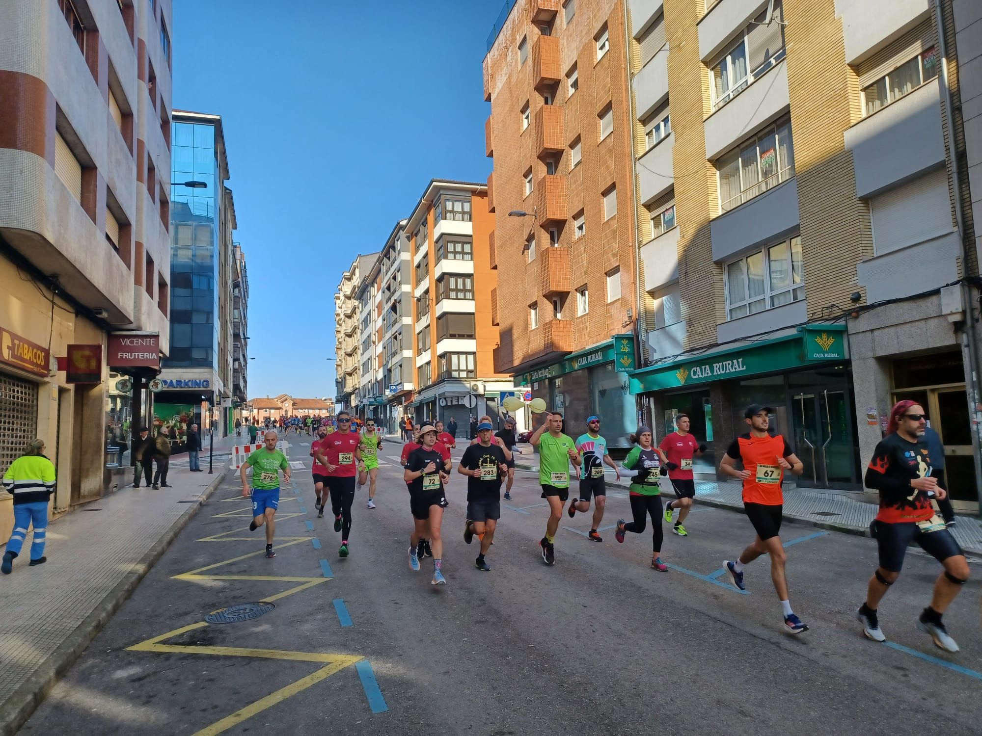 Todas las imágenes de la  XXXIII Media Maratón de Siero: así fue la gran prueba con salida en la Pola