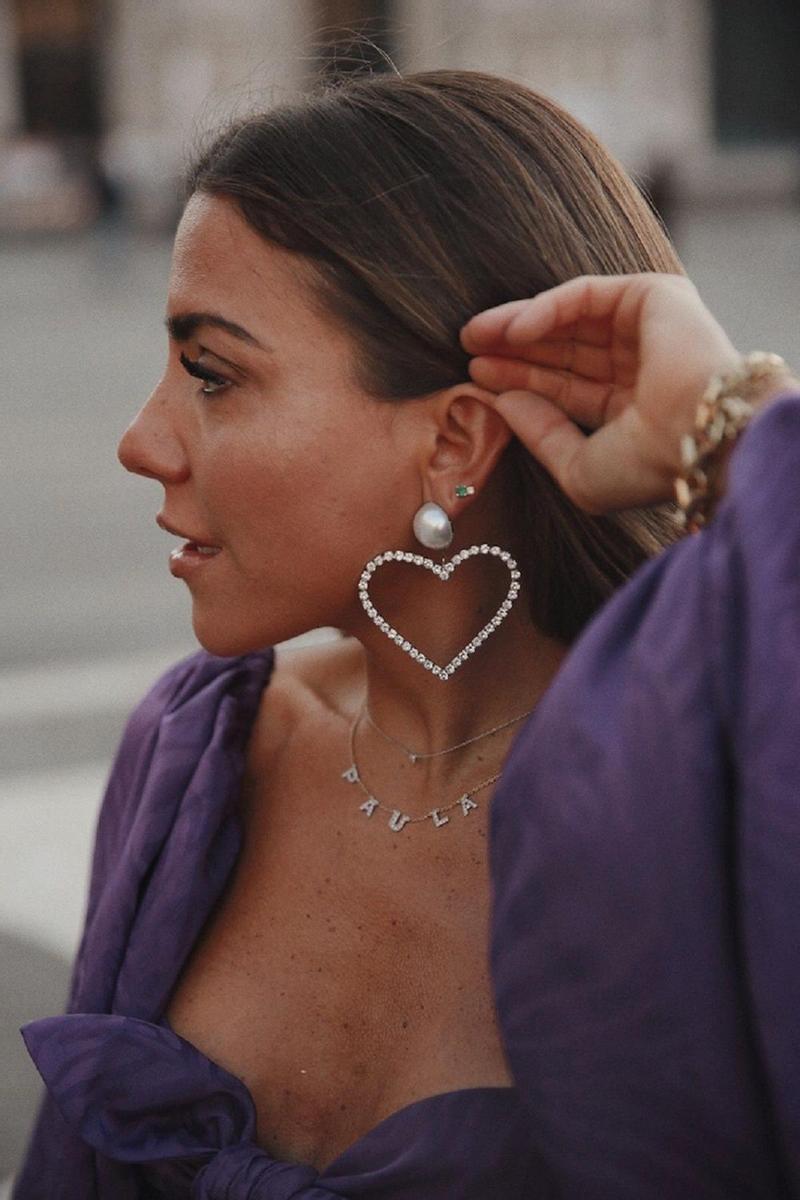 Paula Ordovás con los pendientes 'Bling Heart Pearl' que ha lucido Edurne