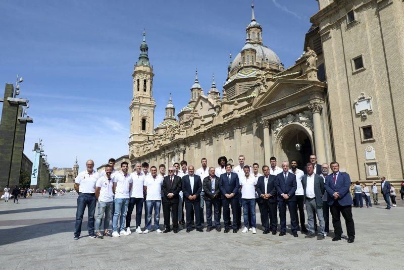 Tradicional ofrenda del Casademont Zaragoza a la Virgen del Pilar