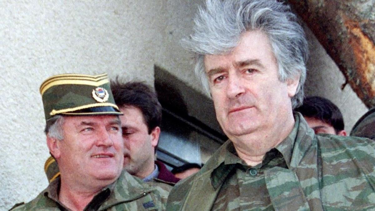 Karadzic y Mladic (izq), en el monte Vlasic, en abril de 1995.