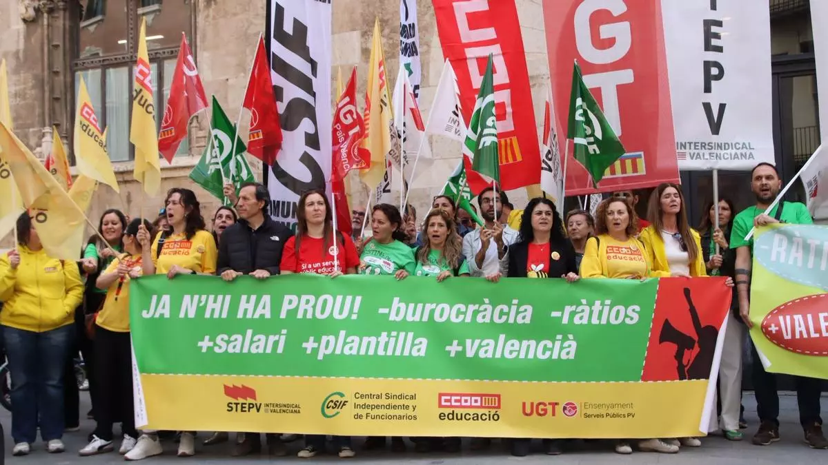Los sindicatos de profesores apuntan directamente a Pérez Llorca antes de la huelga: "Queremos negociar"