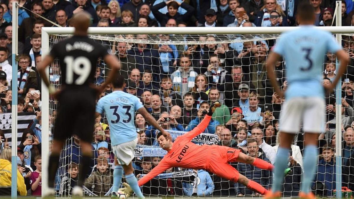 Gabriel Jesus se sumó a la fiesta anotando este penalti