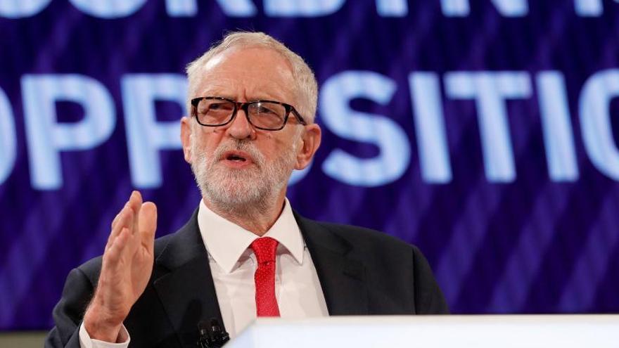 Corbyn insta a May a buscar un &quot;plan B&quot; si el Parlamento rechaza el del Brexit