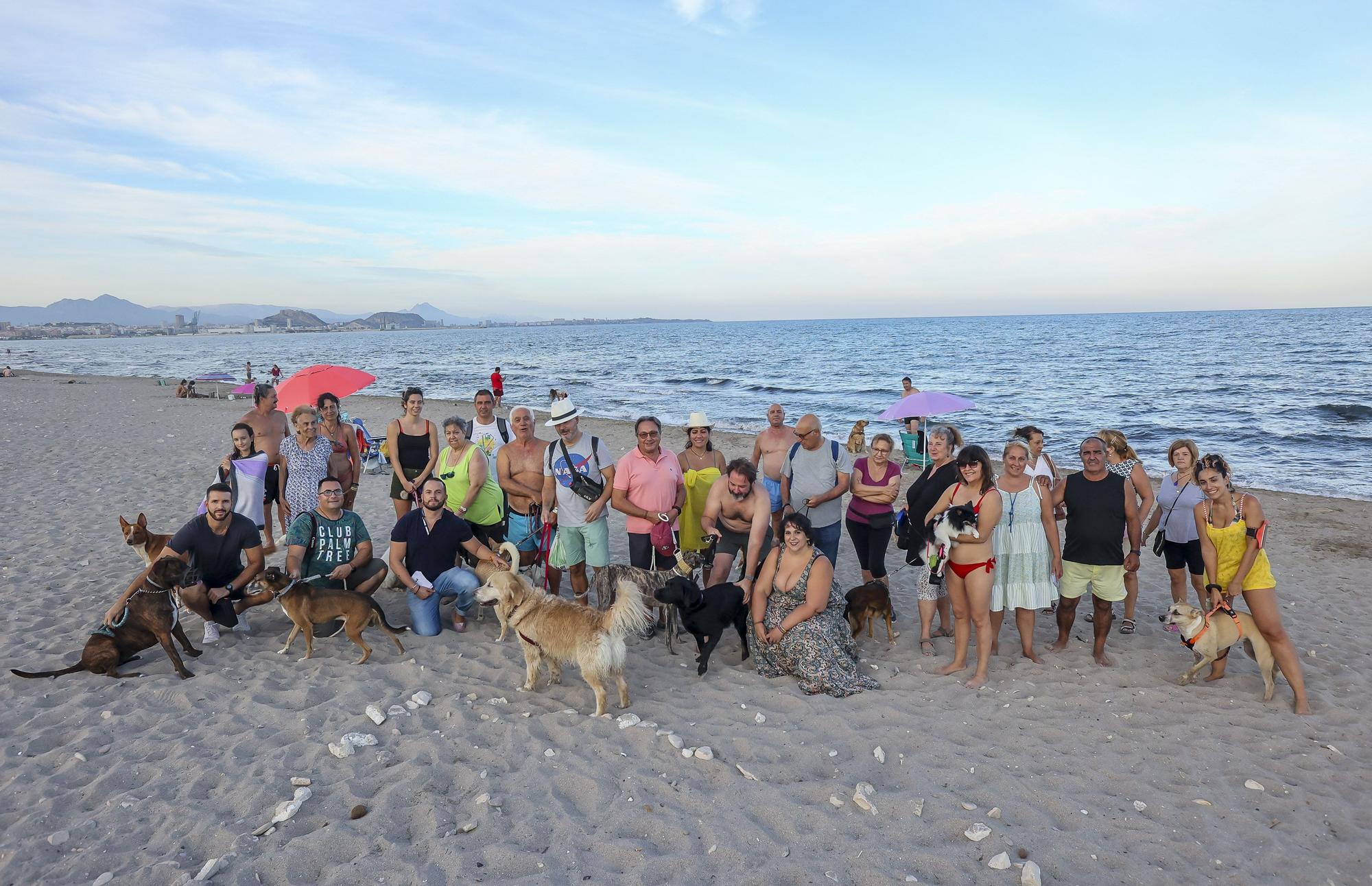 Protesta vecinal en contra del abandono del parque de perros de Aguamarga