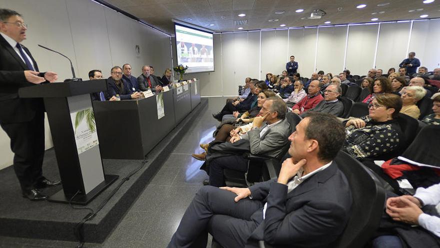 Ximo Puig durante su paso por el congreso de directores de institutos.