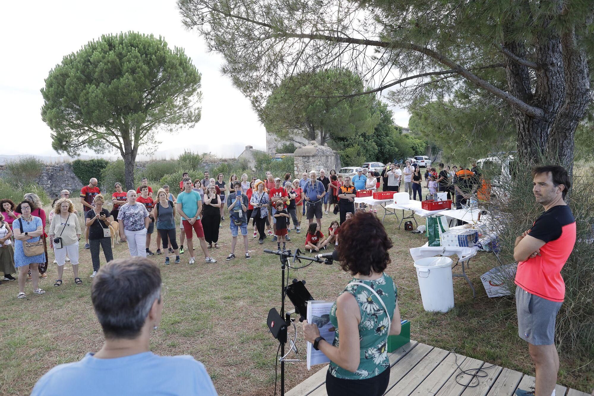 Girona. Esplanada Piruli. Acte prevencio d'incendis. Els veins recorden el gran incendi del parc de les Pedreres de fa deu anys.