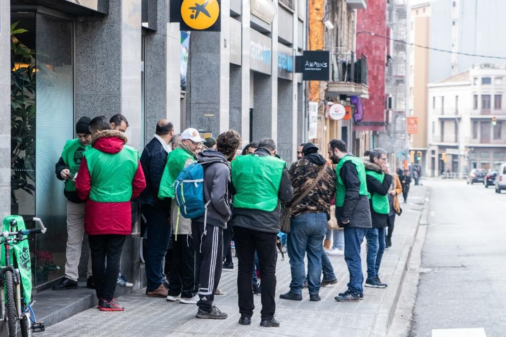 La PAHC fa guàrdia per evitar el primer desnonament obert dictat a Manresa