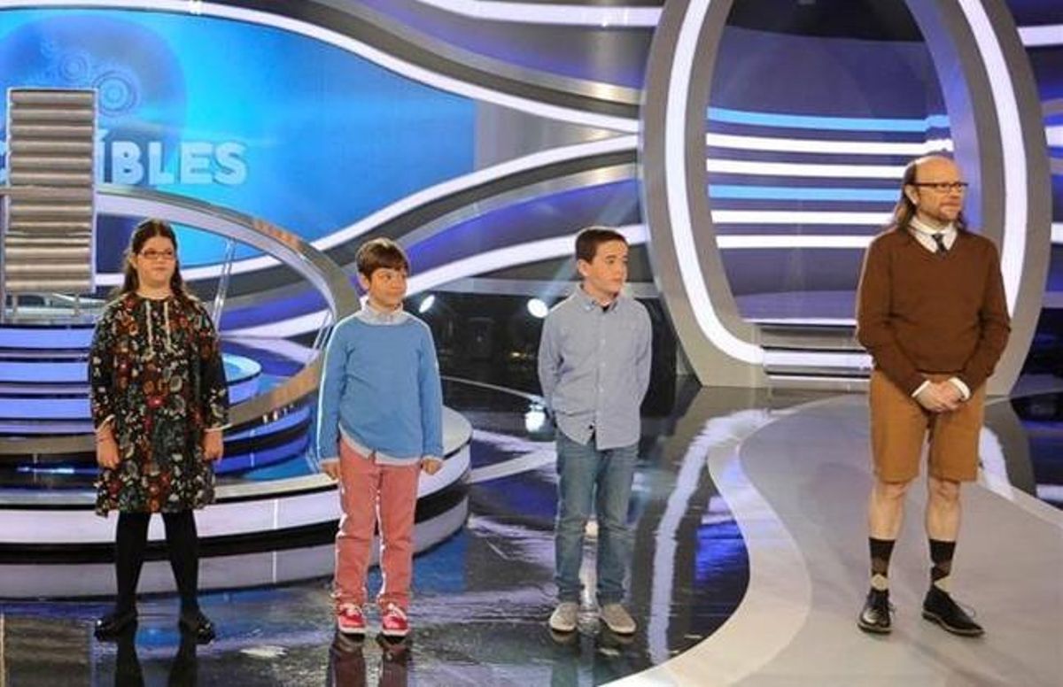 Santiago Segura, a ’Increíbles, el gran desafío’, amb diversos nens. Santiago Segura, a ’Increíbles, el gran desafío’, amb diversos nens.
