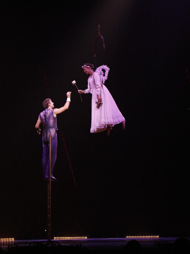 Die Aufführung der Vorstellung Corteo des Cirque du Soleil im Velodrome von Palma