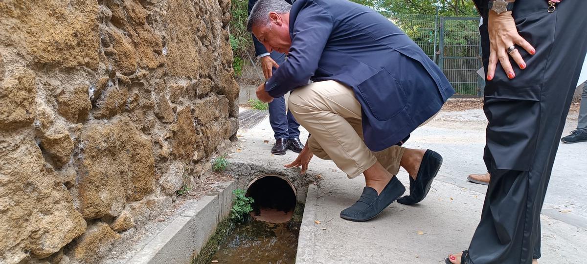 El alcalde Albiol, junto a la fuga de Canyet, a principios de octubre de 2023