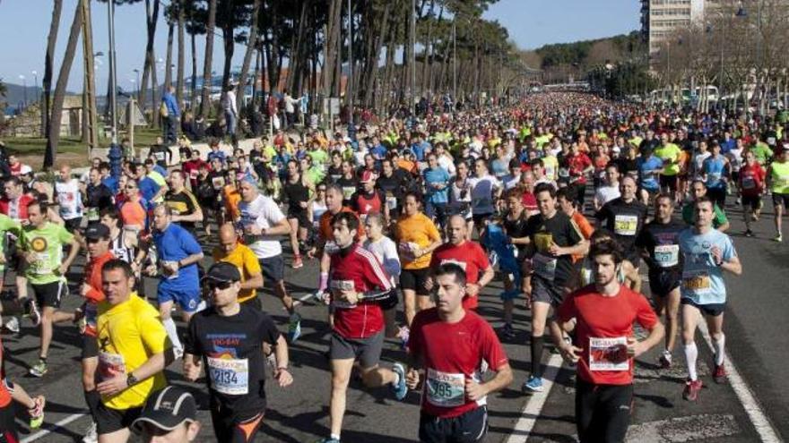 Instante de la última edición de la Vig-Bay, a su salida en Samil. // José Lores