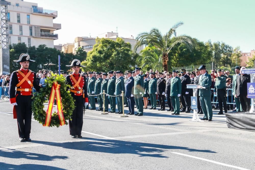 El Ayuntamiento rindió homenaje a la presencia de la Guardia Civil en Orihuela y su 175 aniversario con el descubrimiento de un monumento