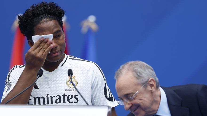 Endrick rompe a llorar durante su presentación en el Real Madrid: "Esto era mi sueño y hoy se ha hecho realidad"