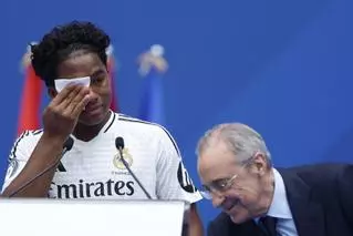 Endrick rompe a llorar durante su presentación en el Real Madrid: "Esto era mi sueño y hoy se ha hecho realidad"