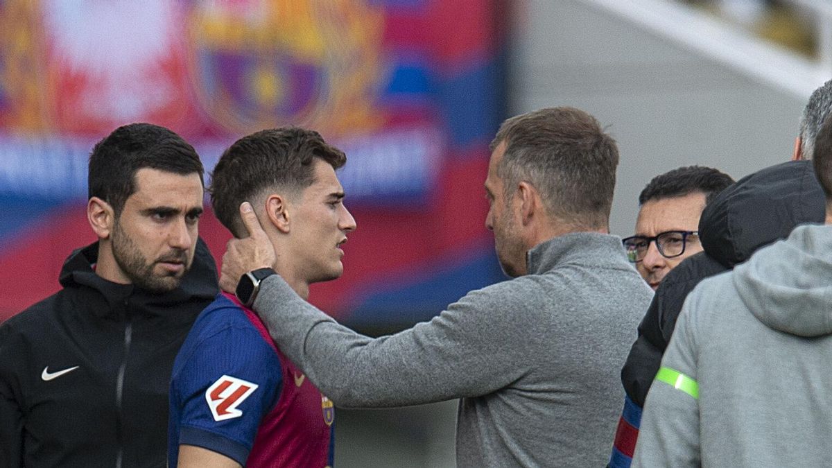 Flick se interesa por Gavi después de que recibiera un golpe en la cabeza frente al Alavés.