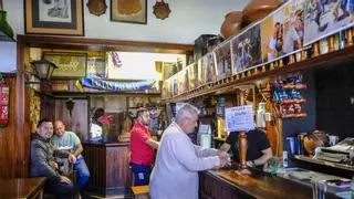 Media vida de Juansito, el bochinche generacional del vino abocado, el buen jaleo y las tapas: "No queremos ser un restaurante"