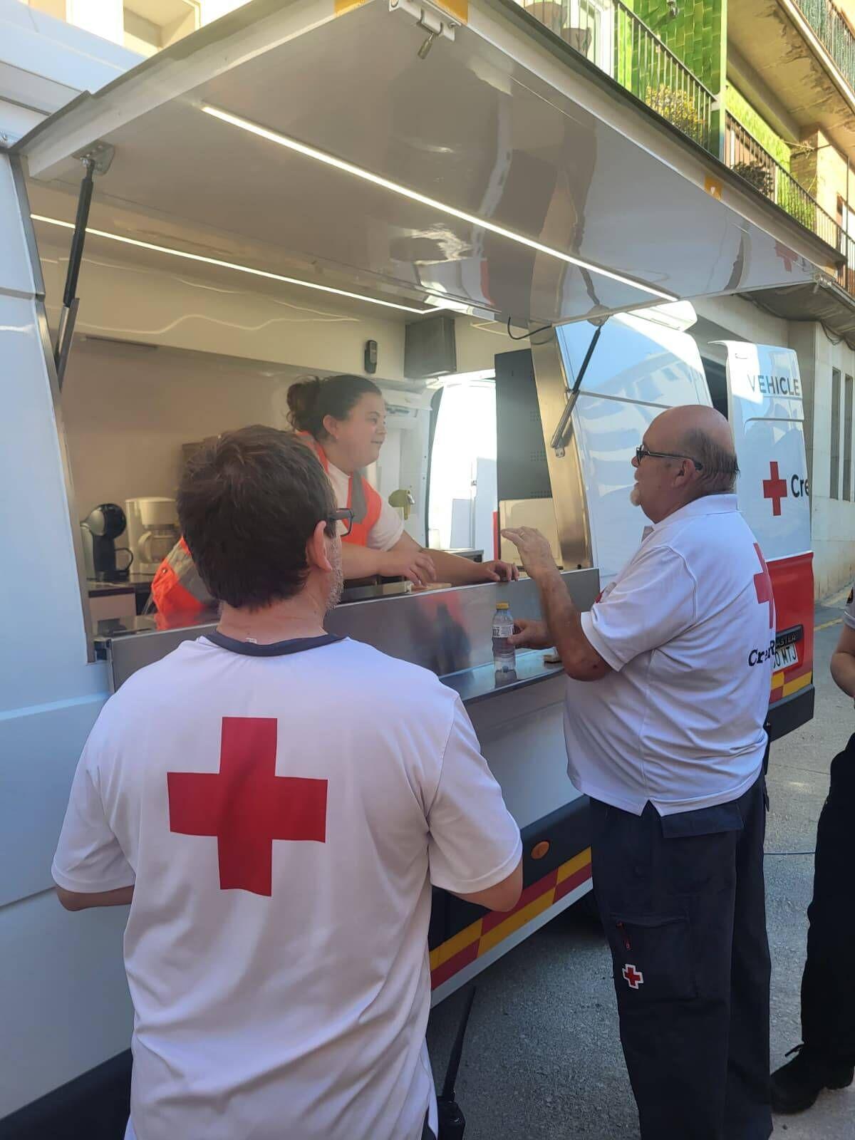 Les imatges de l'exercici de muntatge d'un centre d'acollida per evacuats a Portbou