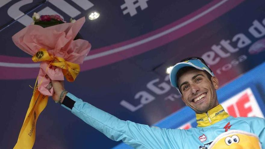 Fabio Aru celebra su triunfo, ayer.