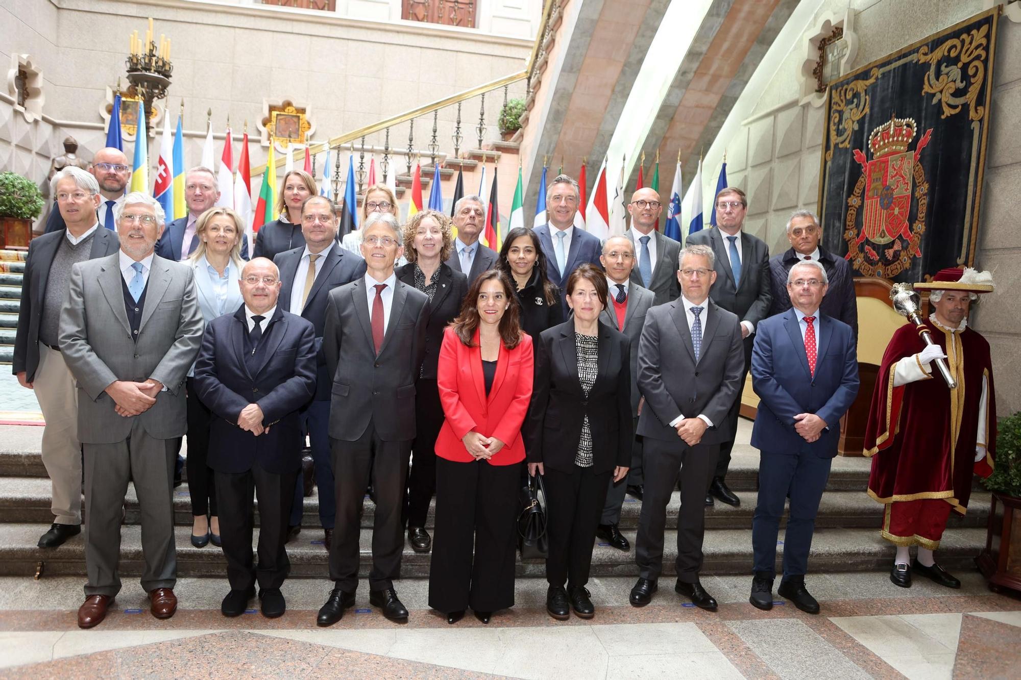 Recepción en María Pita a 23 diplomáticos de la Unión Europea
