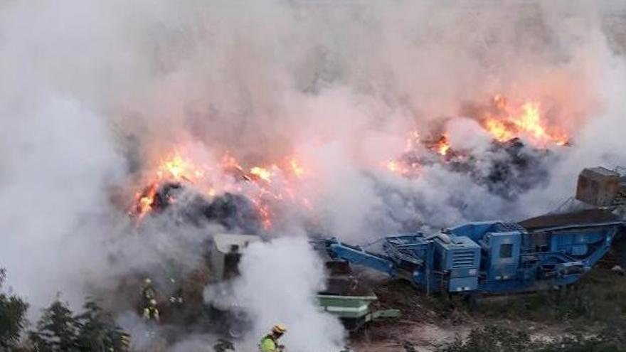 Controlado el incendio en el vertedero de Teulada