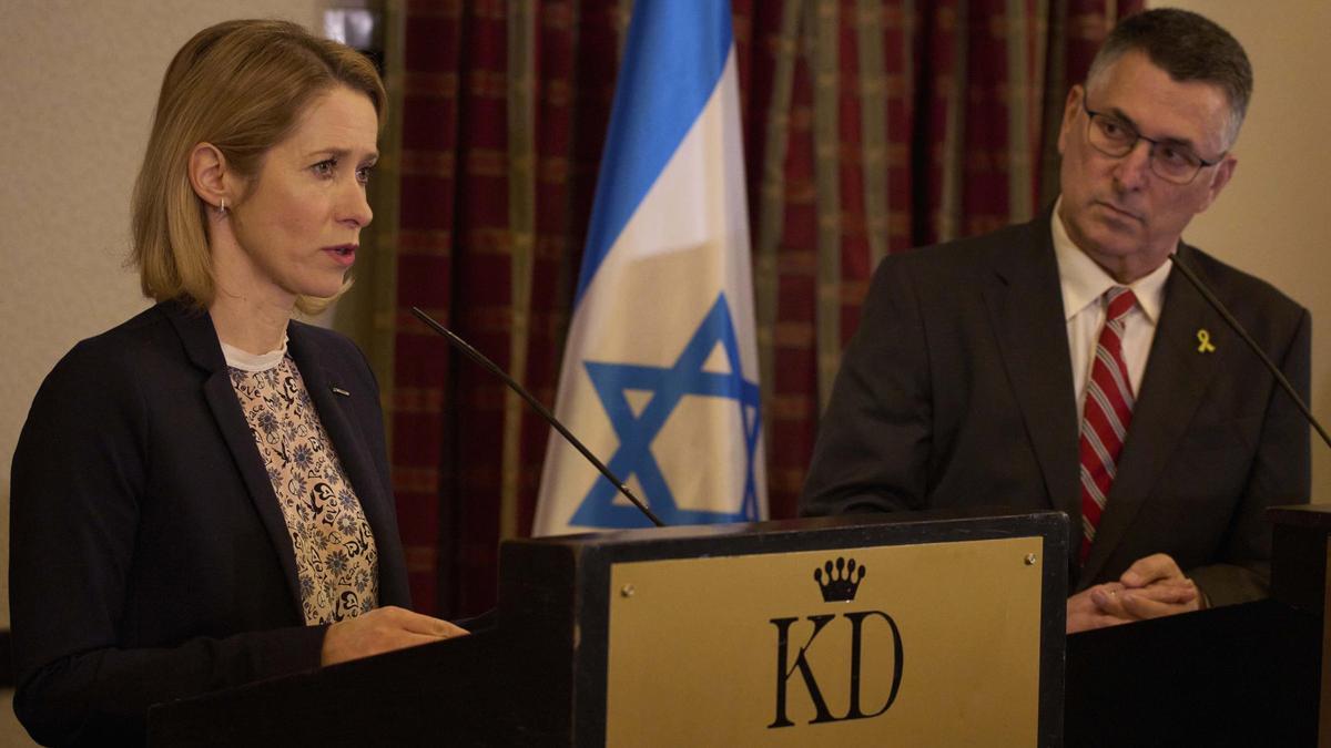 La jefa de la diplomacia europea, Kaja Kallas, durante una rueda de prensa con el primer ministro de Exteriores, Gideon Saar, en Jerusalem.