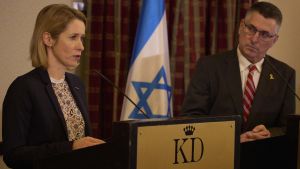 La jefa de la diplomacia europea, Kaja Kallas, durante una rueda de prensa con el primer ministro de Exteriores, Gideon Saar, en Jerusalem.