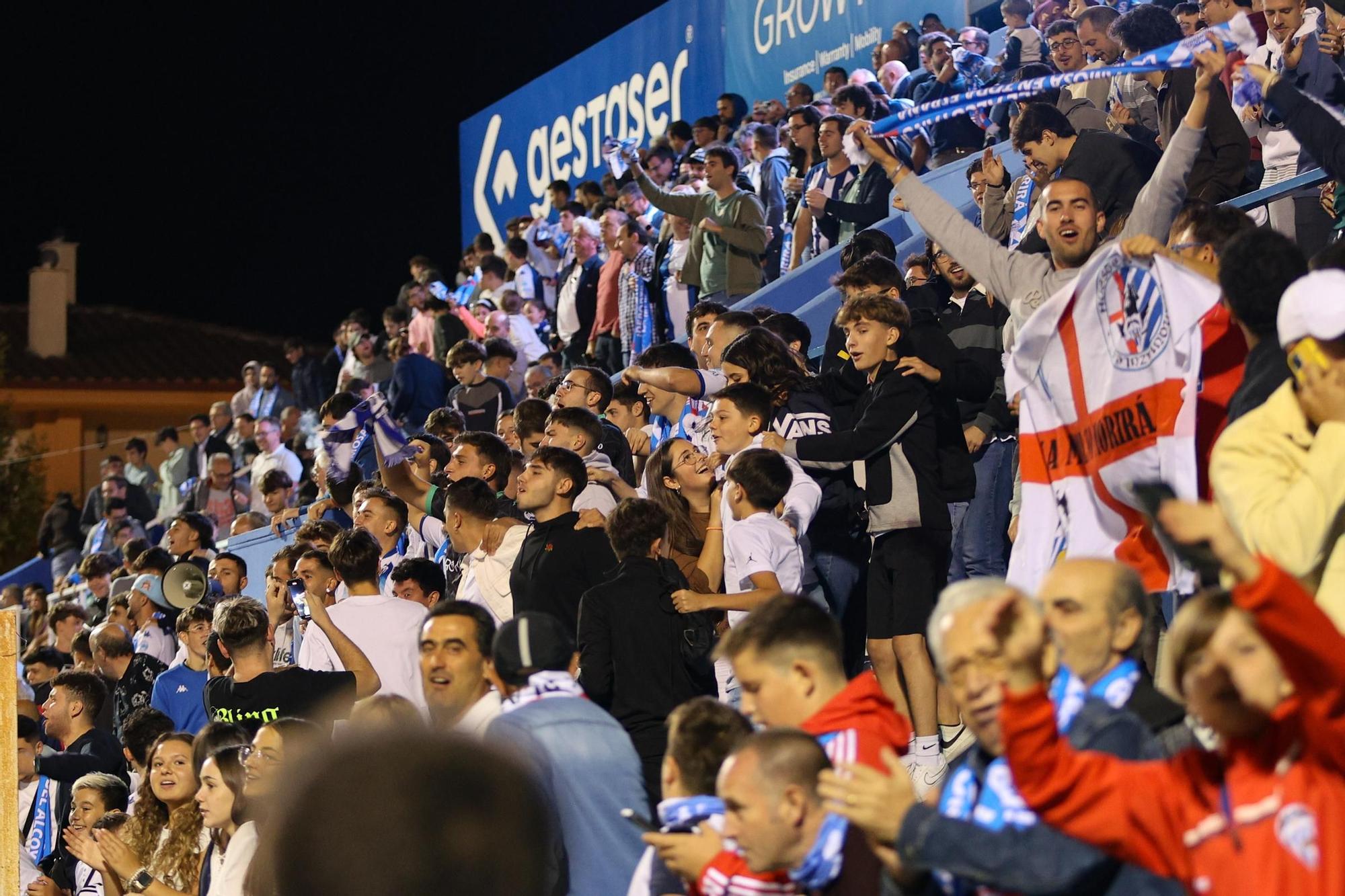 El Alcoyano vuela empujado por la afición