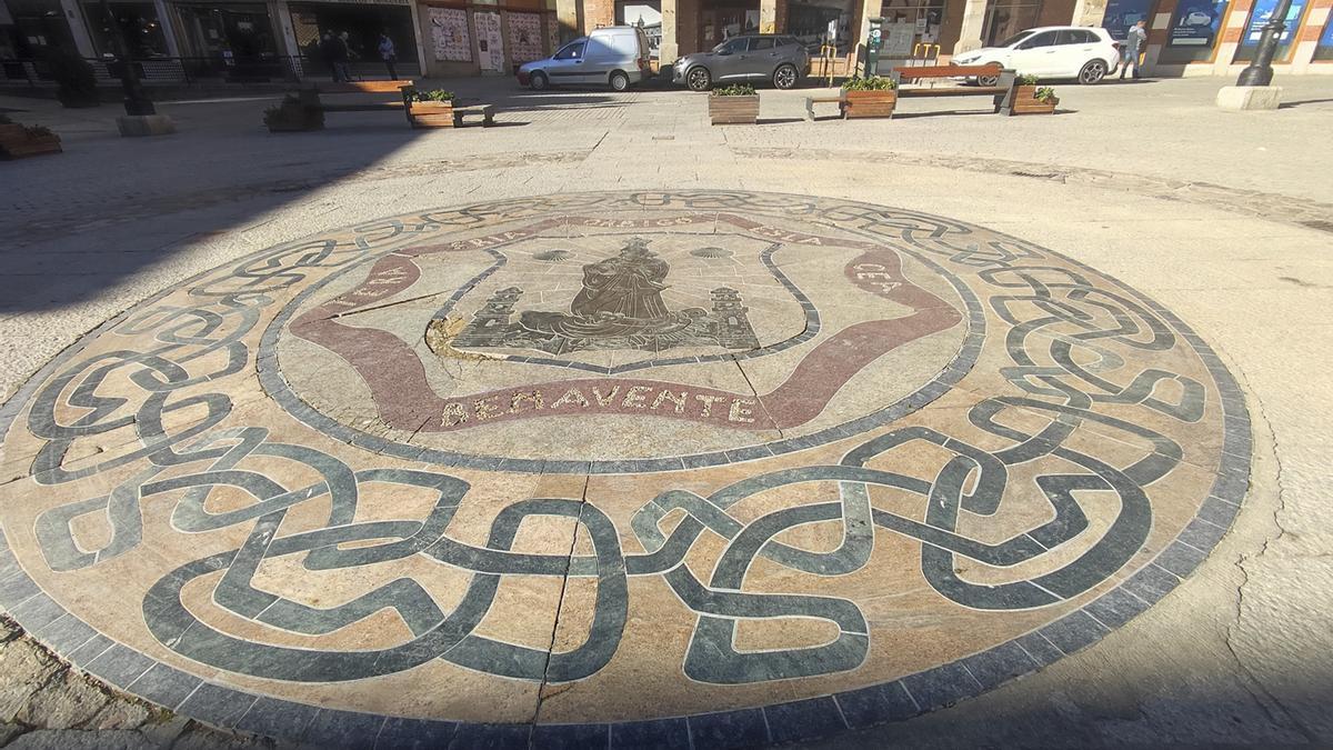 Imagen actual del mosaico en la plaza Mayor.