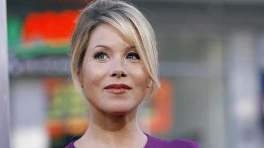 Christina Applegate estrena &#039;Sin pegar ojo&#039; en Cosmopolitan