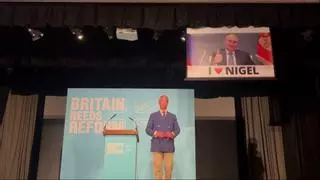 Boicotean un acto del candidato de ultraderecha Nigel Farage con una imagen de Putin