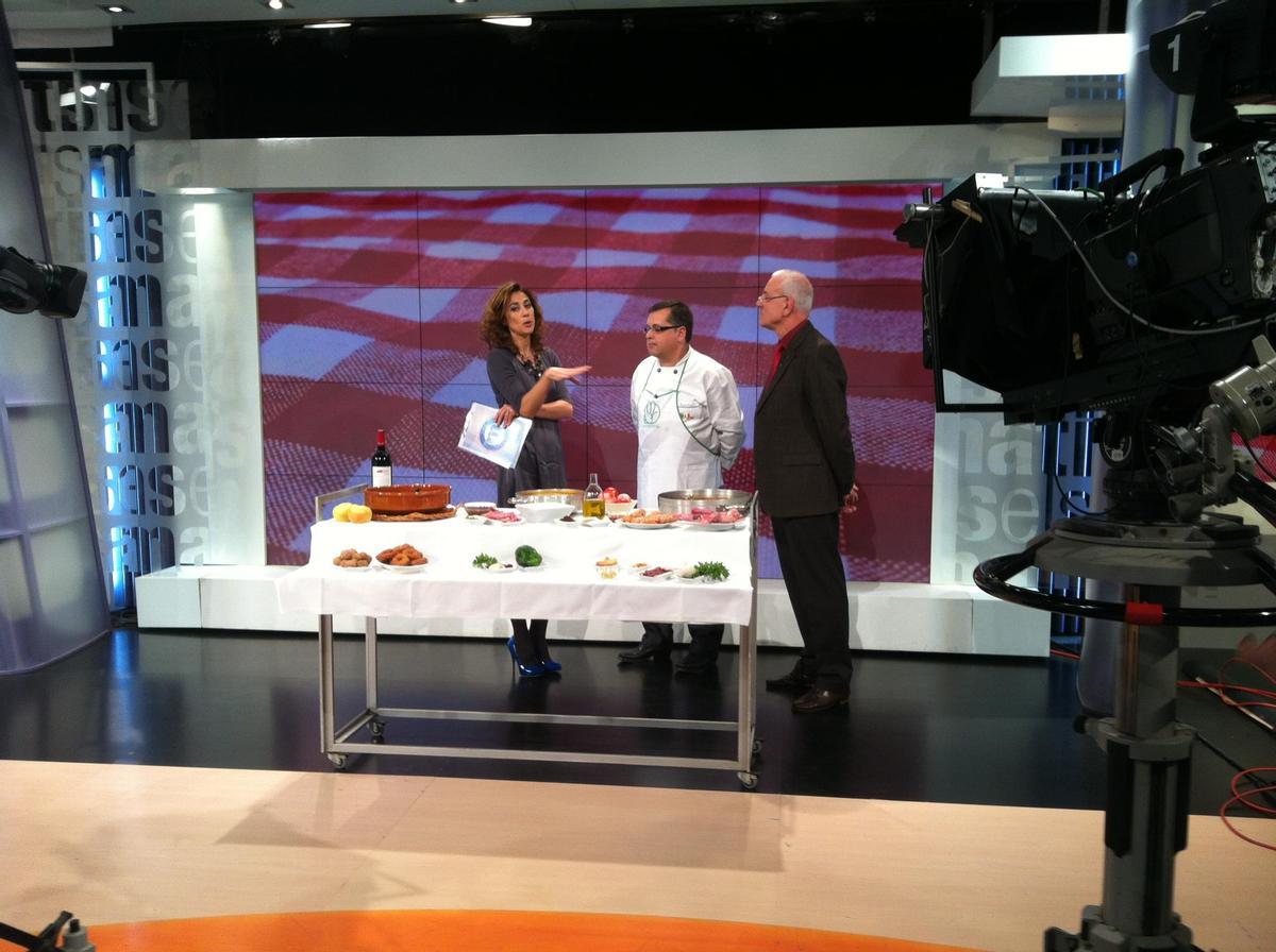 El seu fill Dani amb Elena Garcia Melero a TV3 promovent la cuina de Vilafant