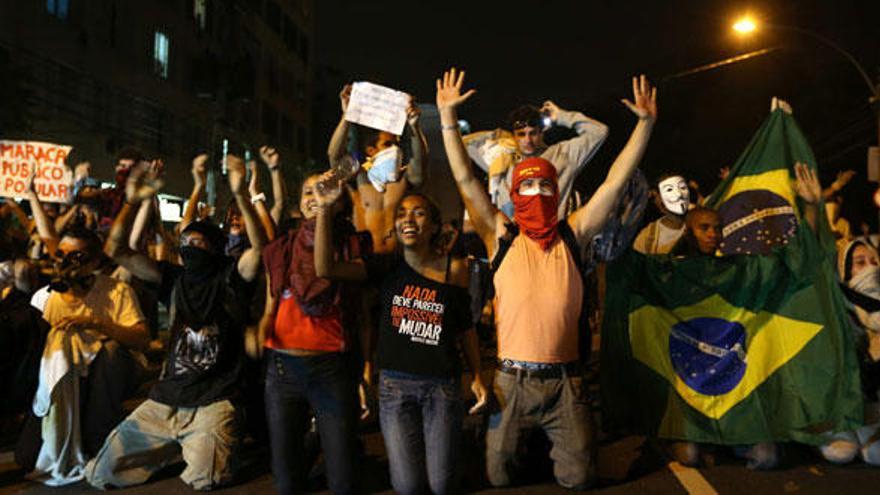 Protestas en el exterior de Maracaná.