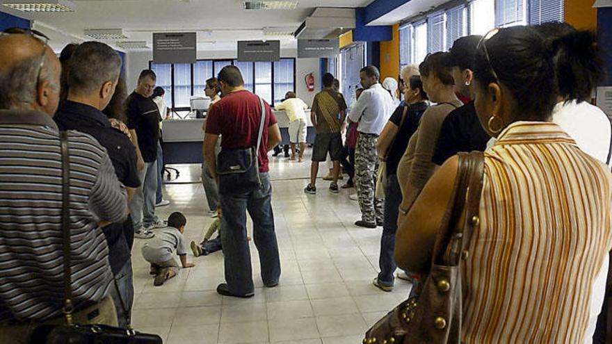 Interior de una oficina de empleo en Lanzarote