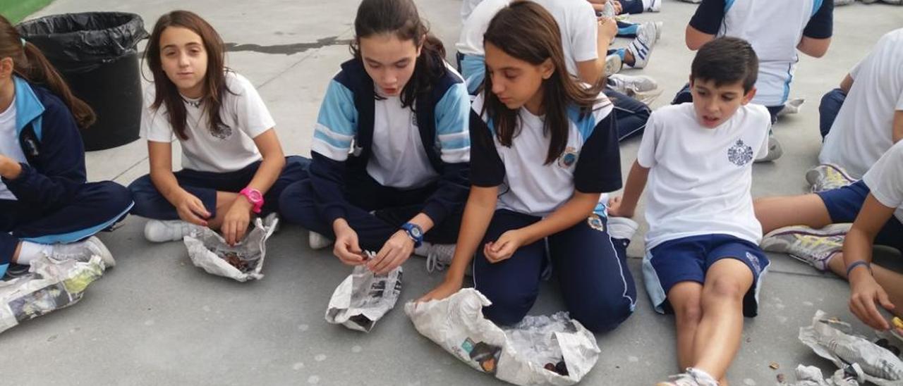 Los alumnos del colegio Padre Míguez disfrutando del magosto.