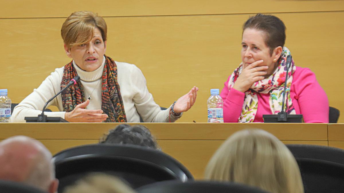 Elisa Pavón y Bienvenida Campillo, en la charla coloquio celebrada en Callosa de Segura sobre la situación de los campos del Tinduf