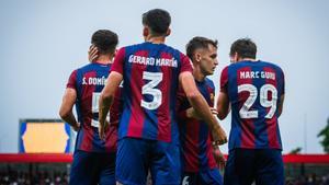 Los jugadores del Barça Atlètic celebran uno de los goles.