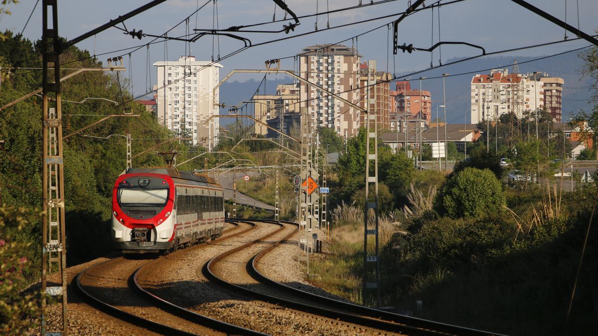 Vías del tren próximas a la avenida Príncipe de Asturias, en una imagen de archivo.
