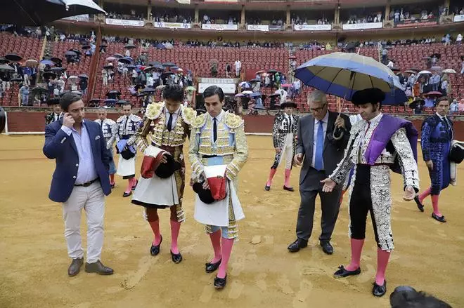 El aplazamiento de la corrida de Domingo Hernández en Córdoba, en imágenes