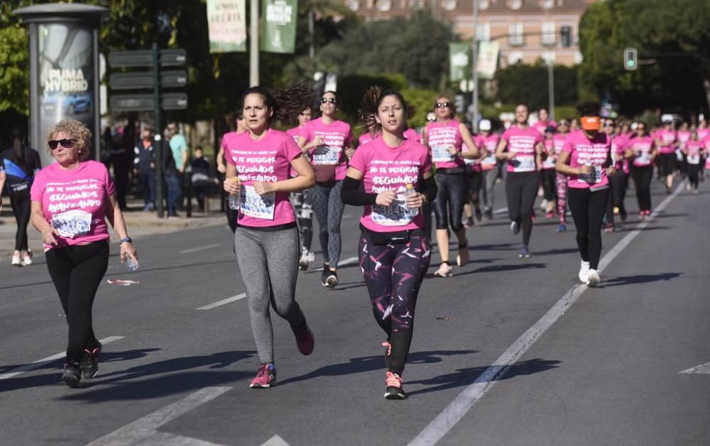 Ambiente en la V Carrera de la Mujer de Murcia